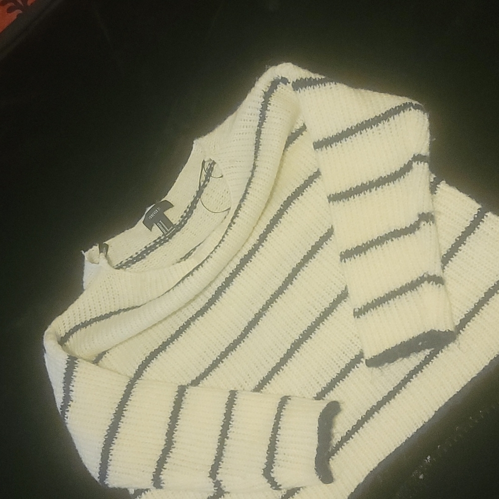 Just like New!!! Navy blue and cream SWEATER size M